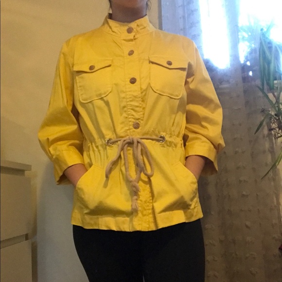 yellow jacket 💛 - Picture 3 of 7